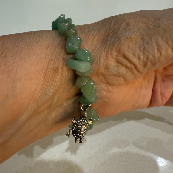 Aventurine Quartz with Turtle Charm - Picture 2 of 6